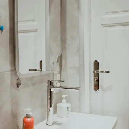 Grand Comfort 3 Bedroom, 3 Bathroom, Ground Floor&fresh Air * Cracóvia