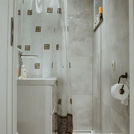 Grand Comfort 3 Bedroom, 3 Bathroom, Ground Floor&fresh Air