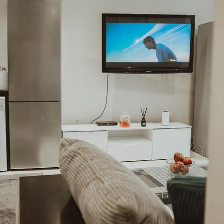 Grand Comfort 3 Bedroom, 3 Bathroom, Ground Floor&fresh Air דירה קרקוב