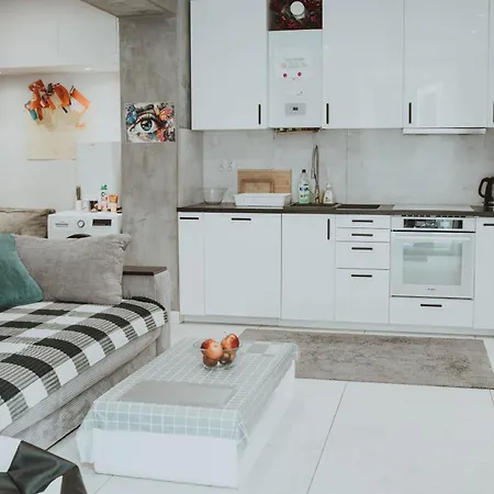 Grand Comfort 3 Bedroom, 3 Bathroom, Ground Floor&fresh Air דירה *