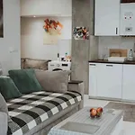 Grand Comfort 3 Bedroom, 3 Bathroom, Ground Floor&fresh Air * クラクフ